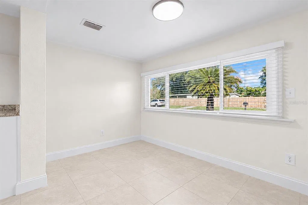 3 bed, 2.0 bath, 1030 sqft, $1,995 — Photo 4