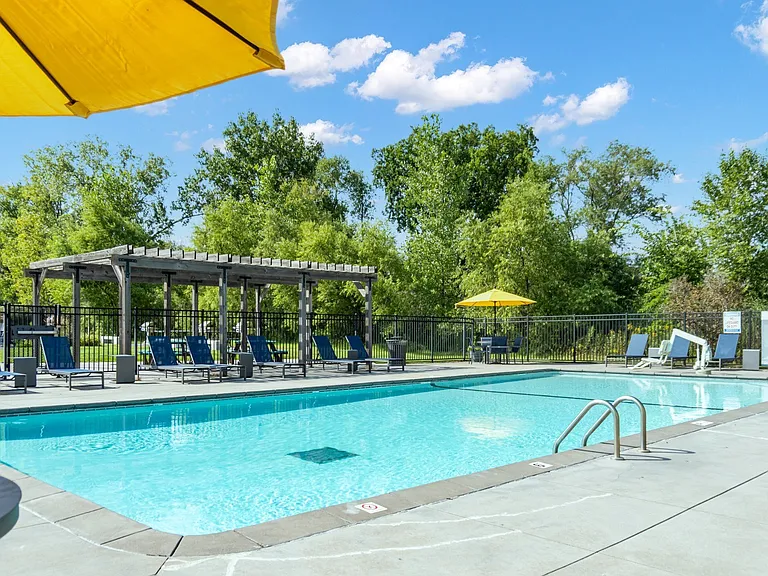 Shoreview Grand — Photo 24