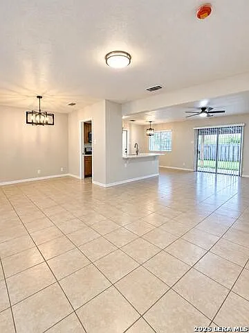 3 bed, 2.0 bath, 1320 sqft, $1,800 — Photo 3