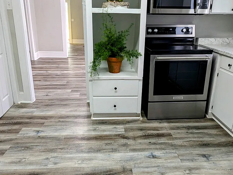 805 E Clay St — Photo 4