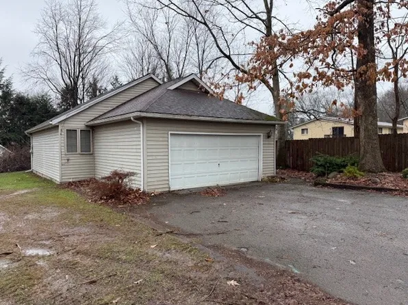 10613 Cherokee Trl, Conneaut Lake, PA 16316