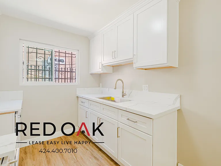 921 W 82nd St #2 — Photo 12