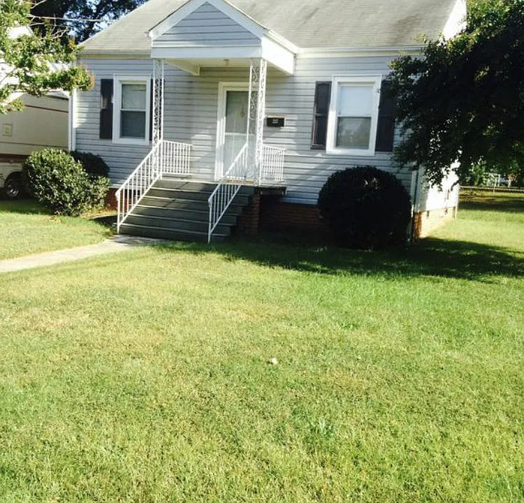 227 S Fern Ave