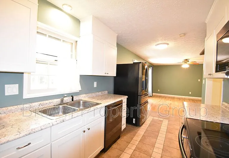 333 McFadyen Dr — Photo 8
