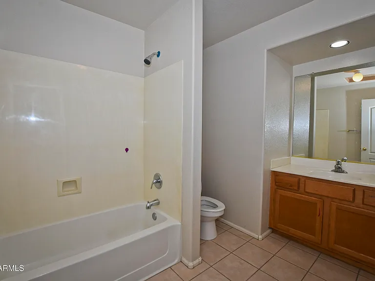 10221 W Daley Ln — Photo 9