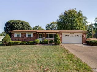 915 Iris Dr, Florissant, MO 63031