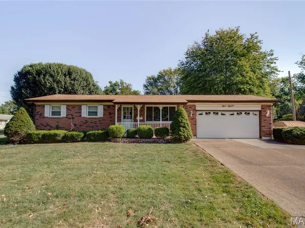 915 Iris Dr, Florissant, MO 63031