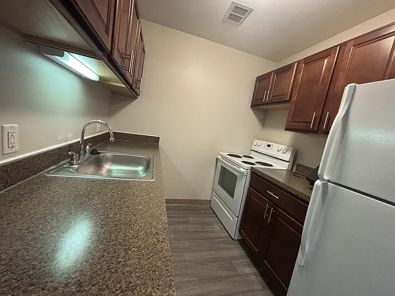 Hummingbird Pointe & The Gardens — Photo 21