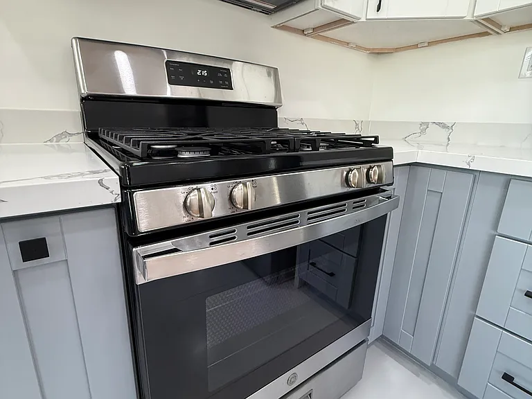 878 E 28th St #9 — Photo 9