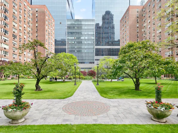 30 West 60th Street image 9 of 11