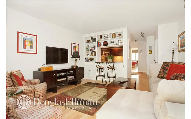 Sold by Douglas Elliman | media 26