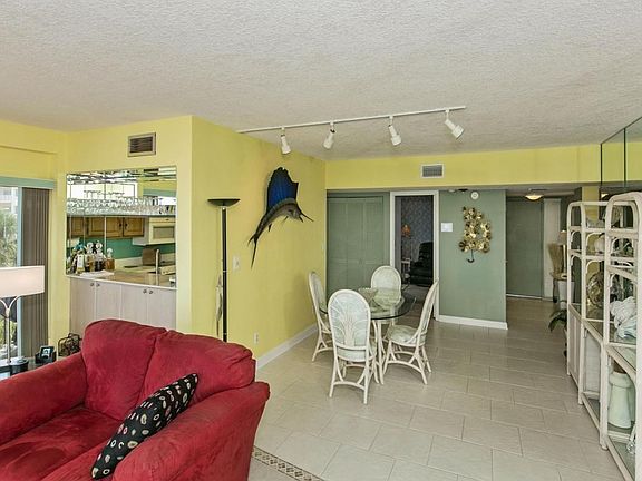 004_Dining Area