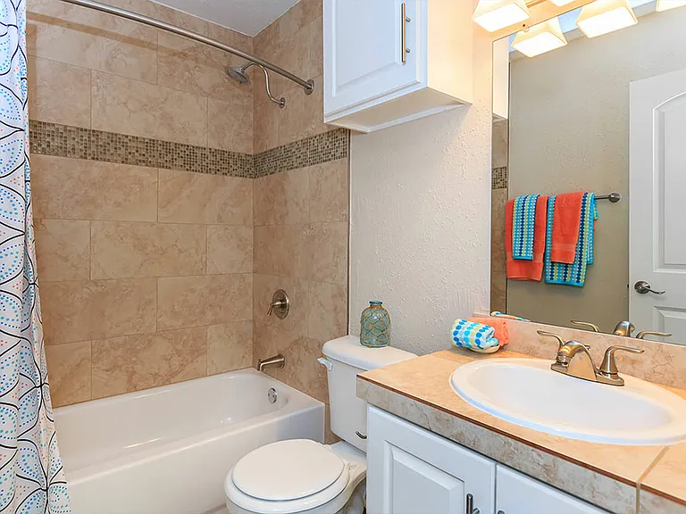 Los Prados Apartment Homes — Photo 34