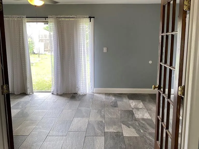 8410 Sonneville Dr — Photo 3