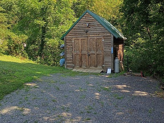 4th image of 151 Shetland Dr