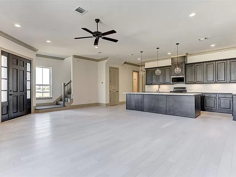 126 Stadium Dr — Photo 2