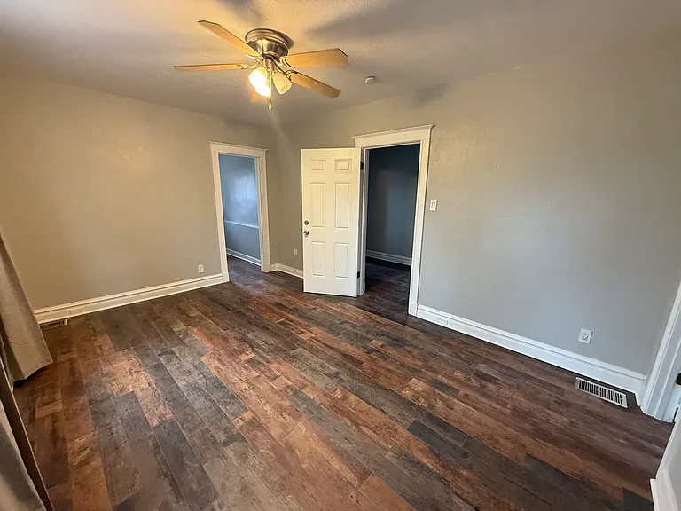 8645 Natural Bridge Rd — Photo 19