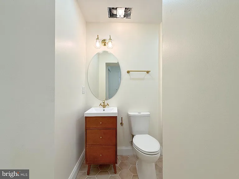 2762 Martha St — Photo 15