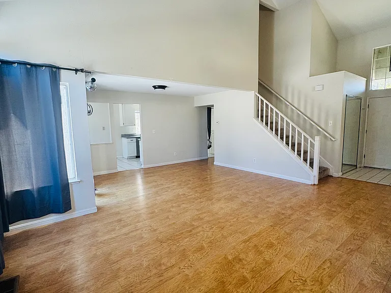 2210 Southwood Dr — Photo 6