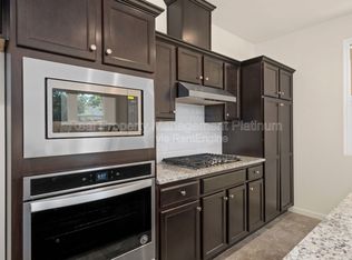 555 N Cattail Ct, Fresno, CA