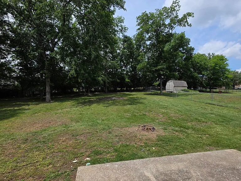 307 Castlewood Dr — Photo 20