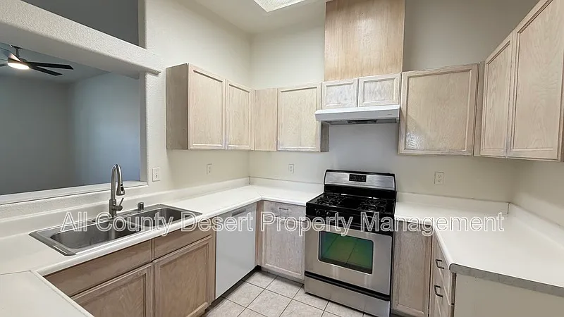 3 bed, 2.0 bath, 1354 sqft, $2,195 — Photo 3