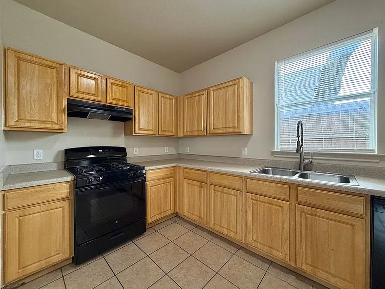 7002 Bennett Ave — Photo 6