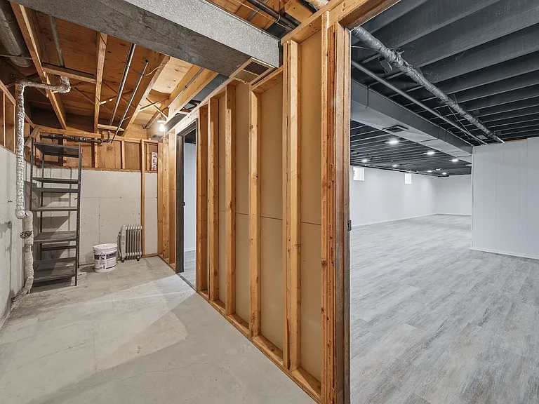10439 S Drake Ave — Photo 15