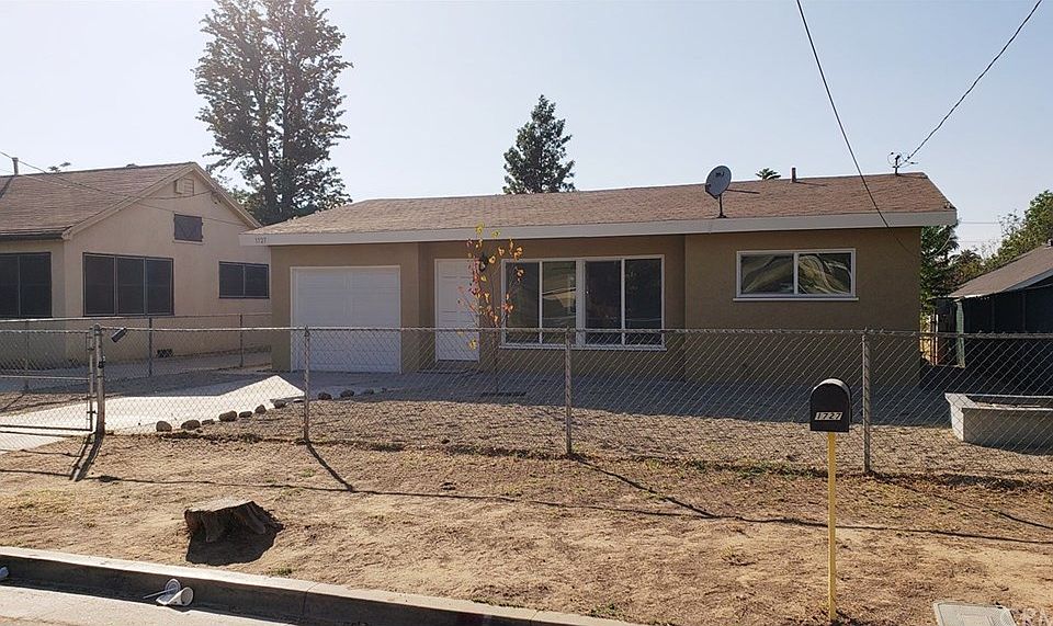 2nd image of 1727 Mathews St