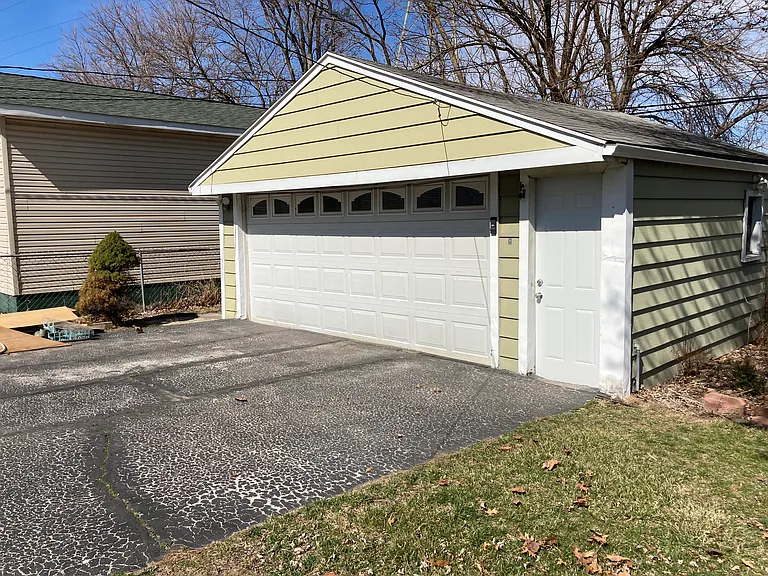 105 Orville Dr — Photo 12