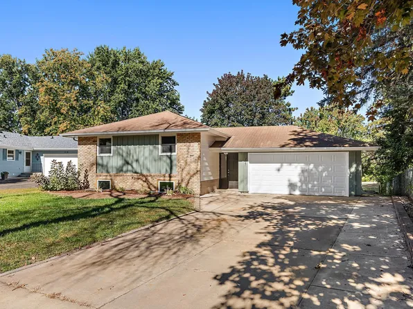 2147 Mohawk Rd E, North Saint Paul, MN 55109