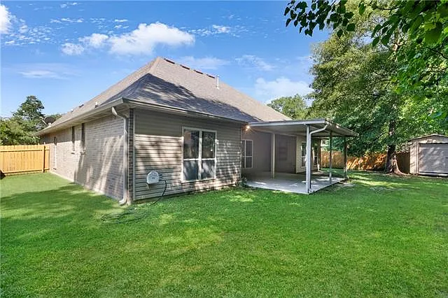 4 bed, 2.0 bath, 2241 sqft, $2,600 — Photo 3
