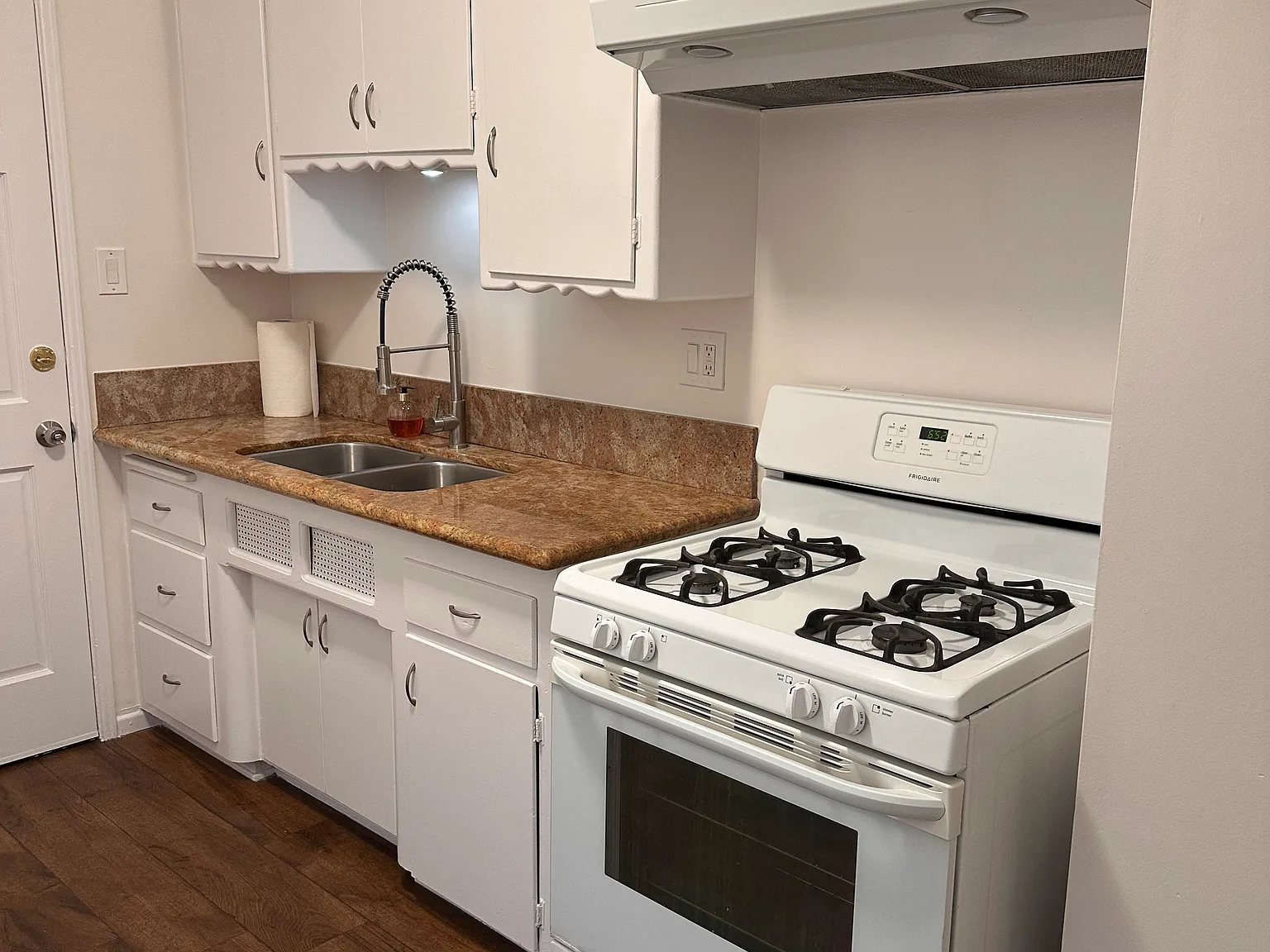 Studio, 416 sqft, $1,375 — Photo 3