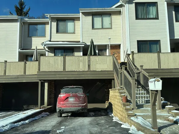 1012 Spring Hill Dr, Northbrook, IL 60062