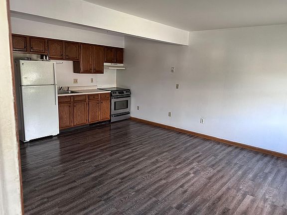 3rd image of 3 Charles St #D
