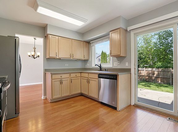 5th image of 301 Alexandria Dr