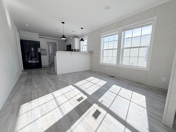 3rd image of 4000 E 134th Street Vlg #1009