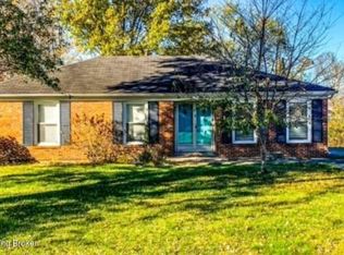 669 Gina Dr, Shelbyville, KY 40065