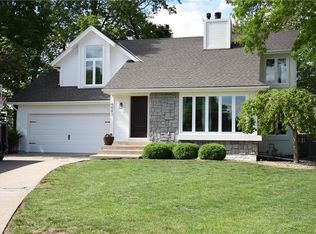 4043 SW Clipper Ln, Lees Summit, MO 64082