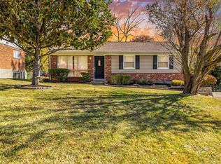 9920 Foxglove Dr, Saint Louis, MO