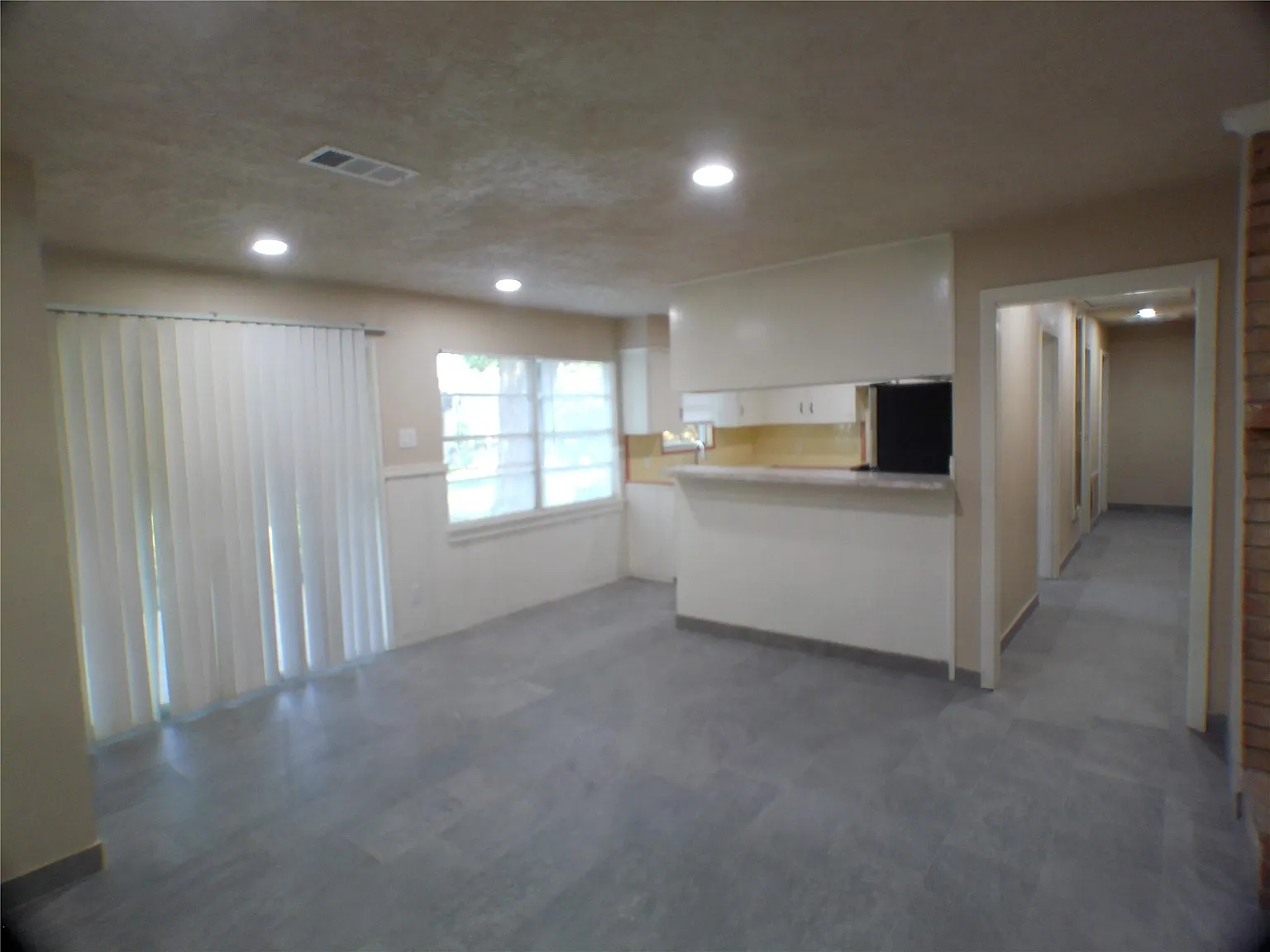 3 bed, 2.0 bath, 1182 sqft, $1,800 — Photo 4