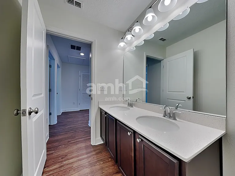 1045 Walden Pond Dr — Photo 20