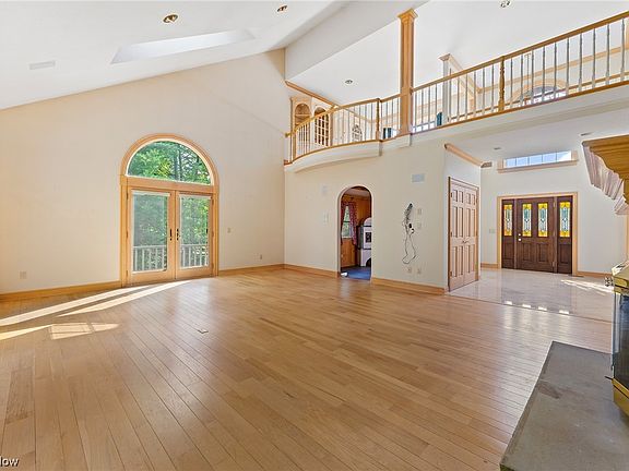 5th image of 25 Green Meadow Pl