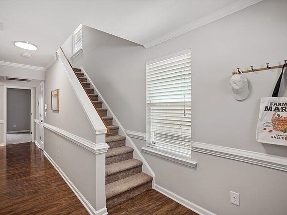 3rd image of 14 Prairie View Ct