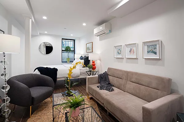 Sold by The In House Group | media 6