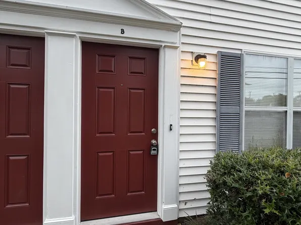 2014 E Pembroke Ave APT B, Hampton, VA 23664