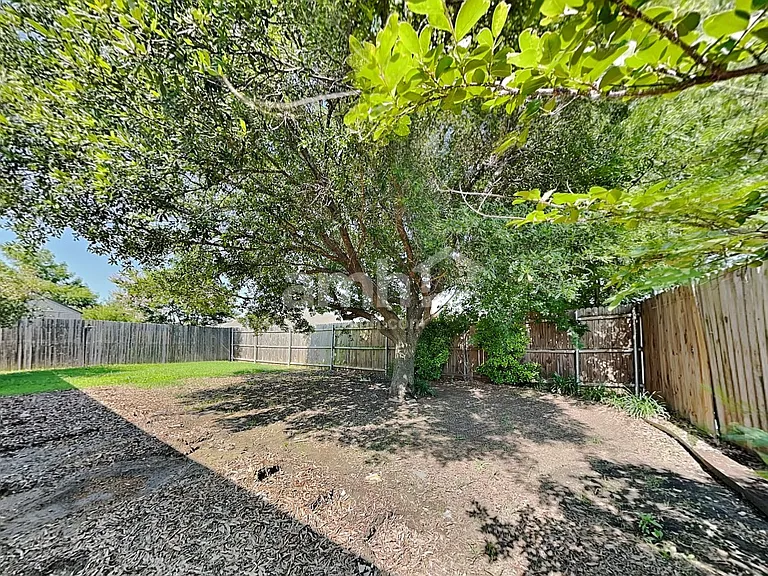 1624 Kelly Ln — Photo 17