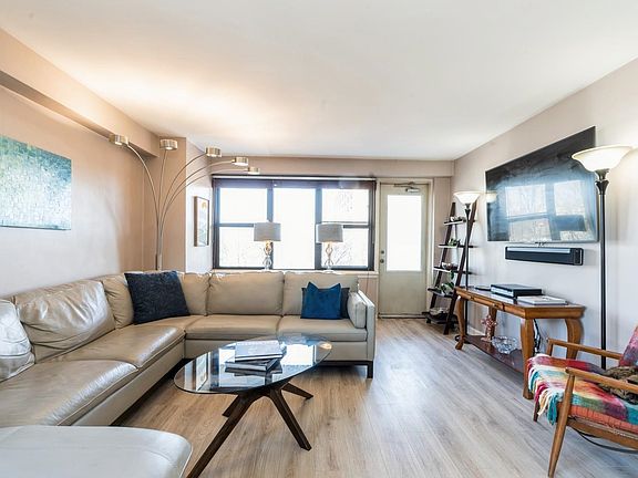 4th image of 285 Aycrigg Ave APT 6E