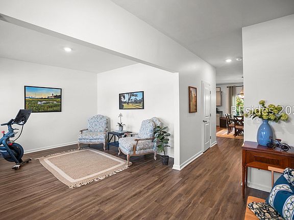 4th image of 25 Chinquapin St
