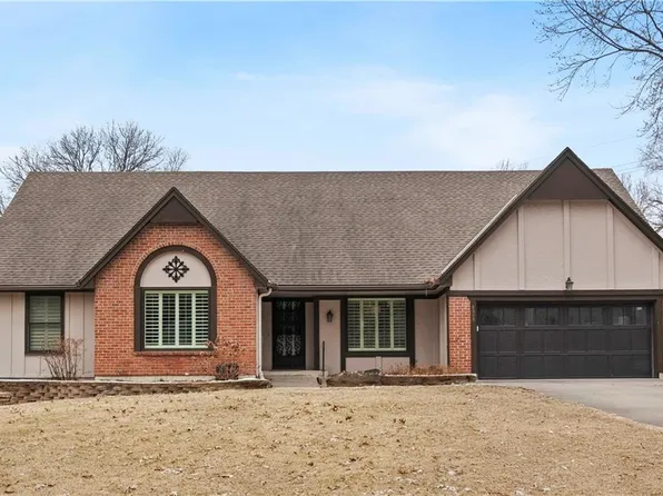 8998 Rosewood Dr, Prairie Village, KS 66207